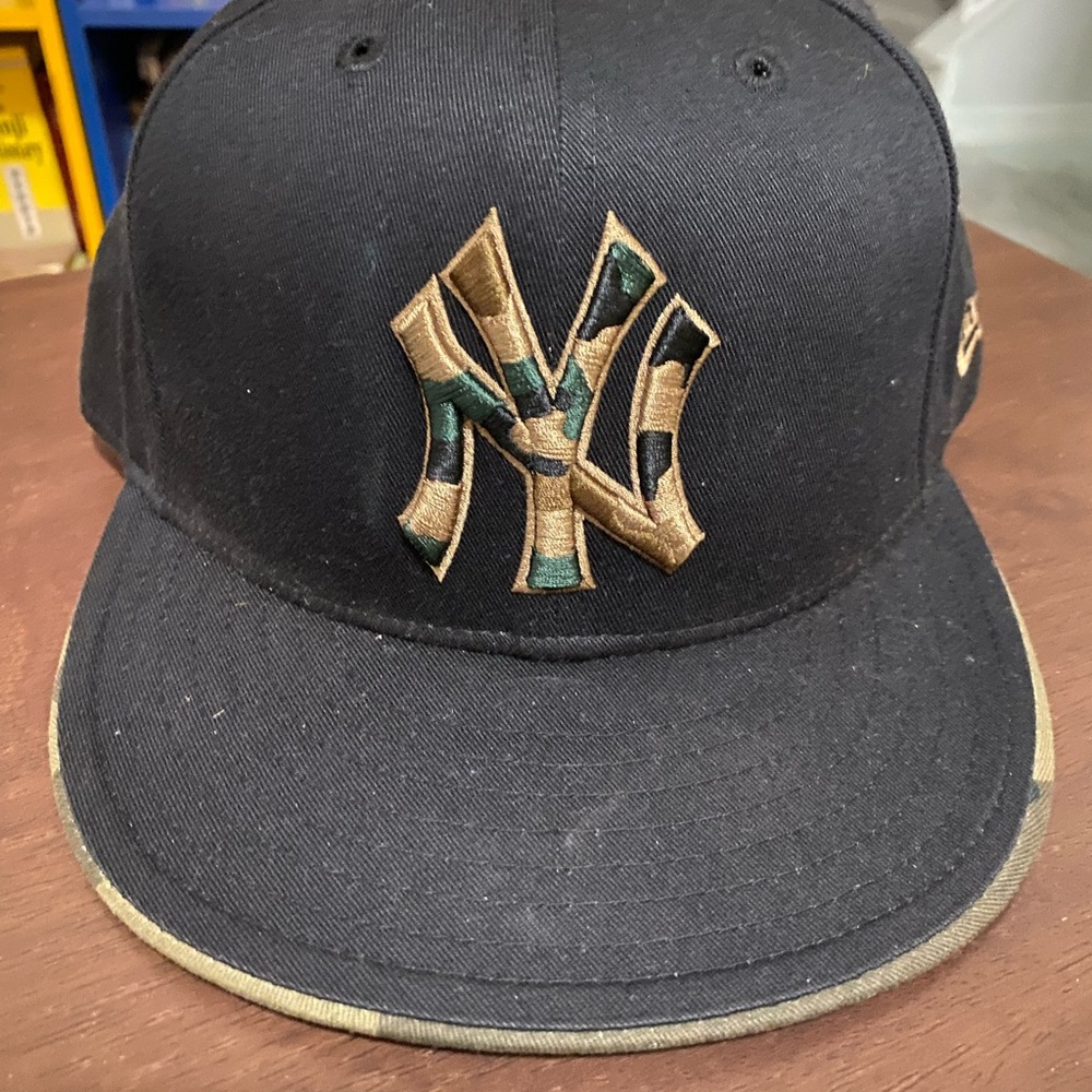 New York Yankees limited edition Camouflage Black and Gold Cap